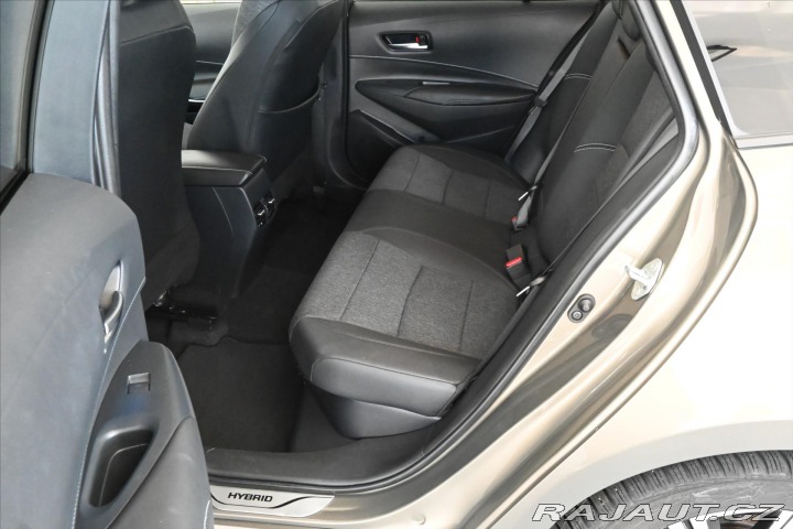 Toyota Corolla 1,8 HYBRID 90 kW Business 2022