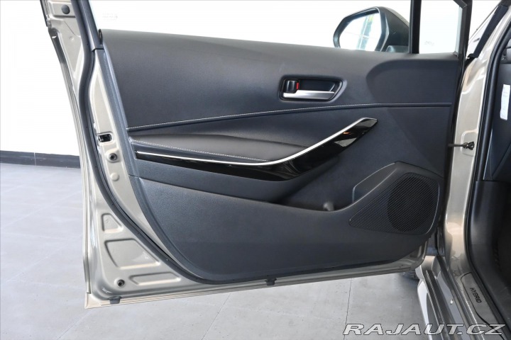 Toyota Corolla 1,8 HYBRID 90 kW Business 2022