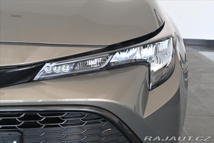 Toyota Corolla 1,8 HYBRID 90 kW Business 2022