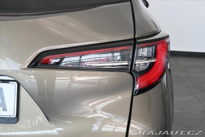 Toyota Corolla 1,8 HYBRID 90 kW Business 2022