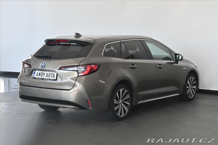 Toyota Corolla 1,8 HYBRID 72 kW Business 2022