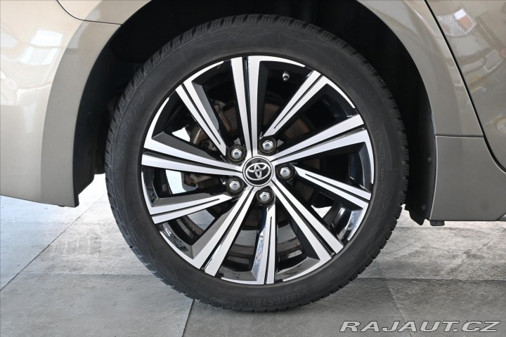 Toyota Corolla 1,8 HYBRID 90 kW Business 2022