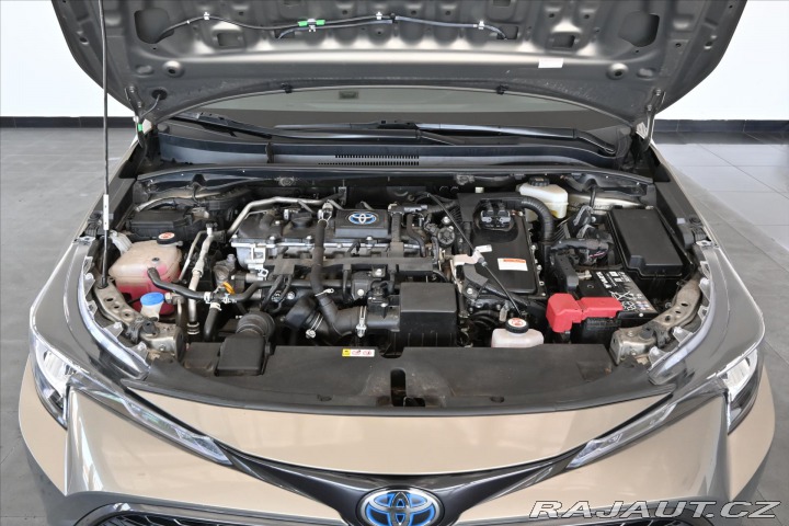 Toyota Corolla 1,8 HYBRID 90 kW Business 2022