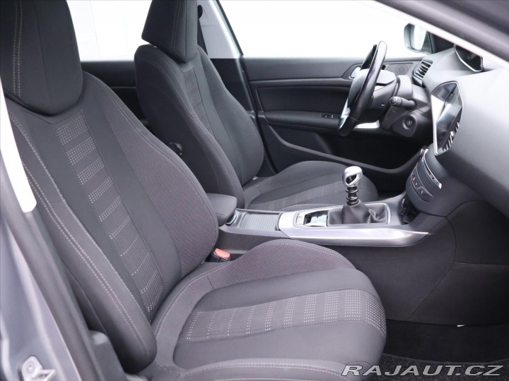 Peugeot 308 1,2 PT 96kW Allure LED Na 2017