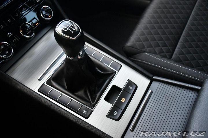 Škoda Superb 2,0TDi TAŽNÉ PRAV. SERVIS 2019