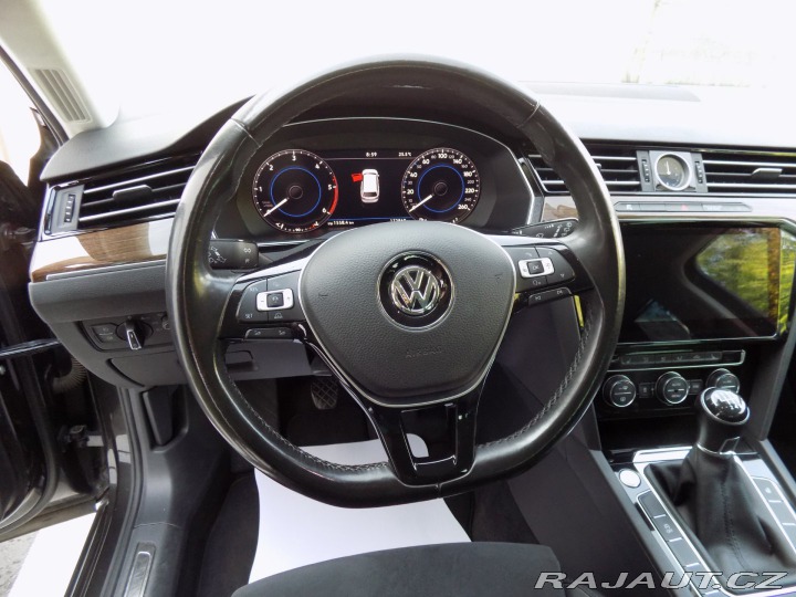 Volkswagen Passat 2.0TDI/Highline/NAVI/Led/ 2017