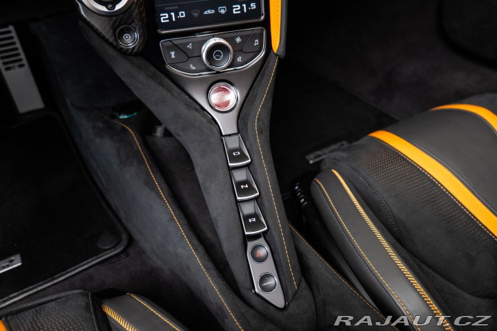 McLaren 720S Spider Performance NOVITE 2022
