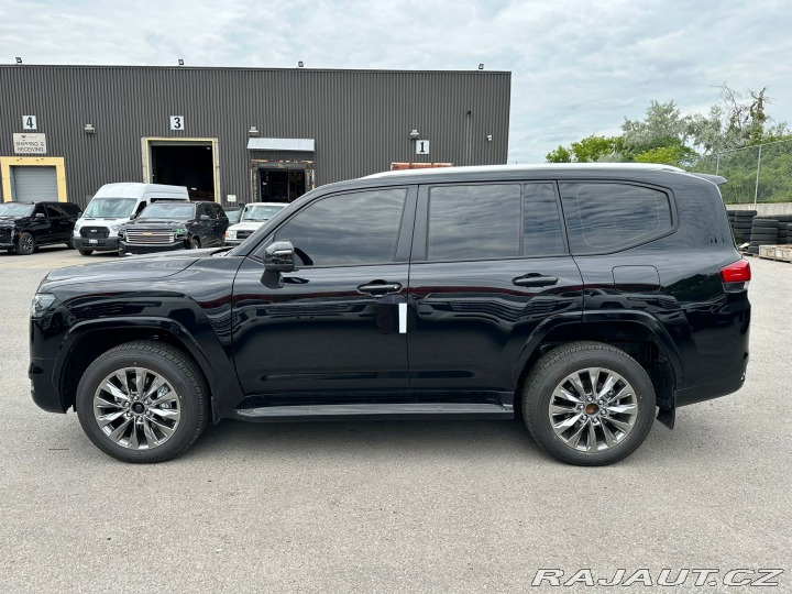 Toyota Land Cruiser GXR Armored B6 2024