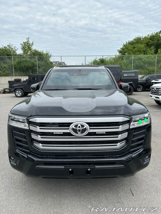 Toyota Land Cruiser GXR Armored B6 2024