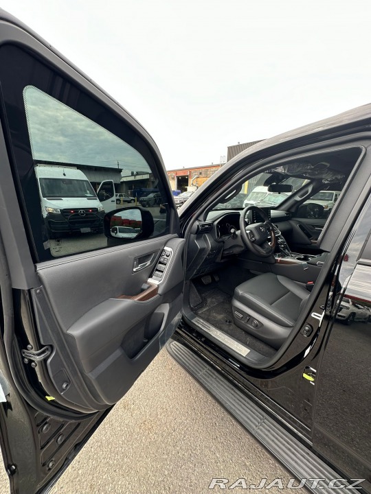 Toyota Land Cruiser GXR Armored B6 2024