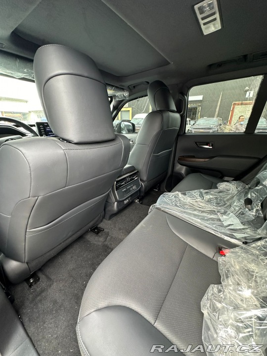 Toyota Land Cruiser GXR Armored B6 2024
