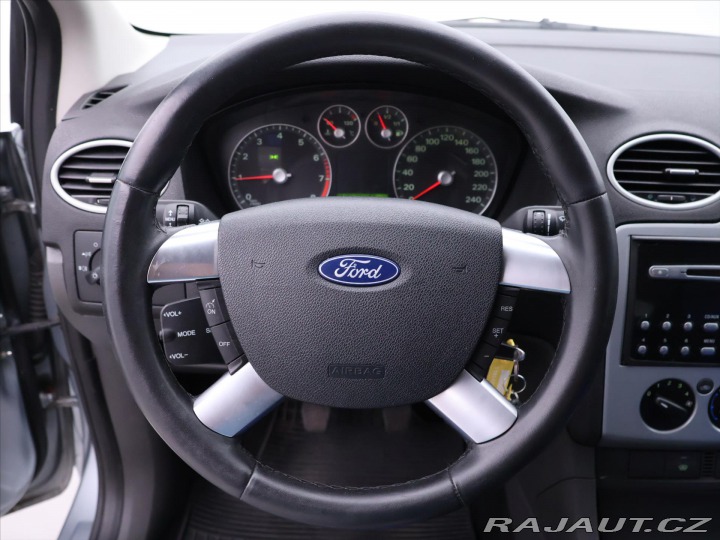 Ford Focus 1,6 i 74kW Klima Tažné 2004