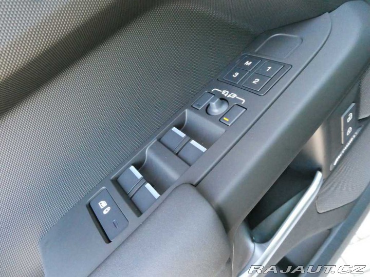Land Rover Defender 110 3,0 X-Dynamic SE D250 2025
