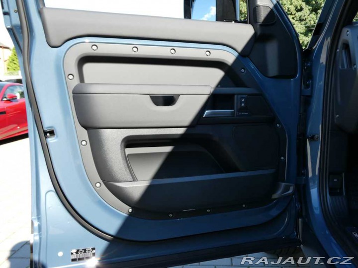 Land Rover Defender 110 3,0 X-Dynamic SE D250 2026