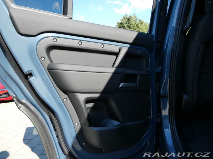 Land Rover Defender 110 3,0 X-Dynamic SE D250 2026