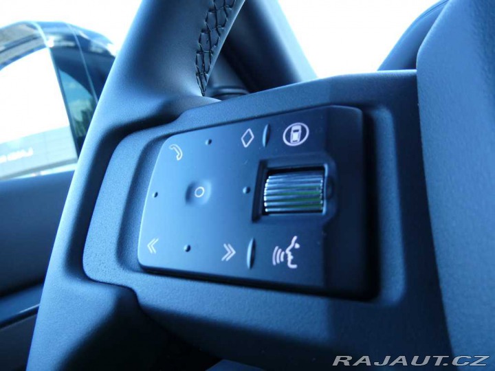 Land Rover Defender 110 3,0 X-Dynamic SE D250 2026