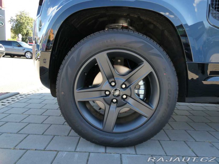 Land Rover Defender 110 3,0 X-Dynamic SE D250 2026