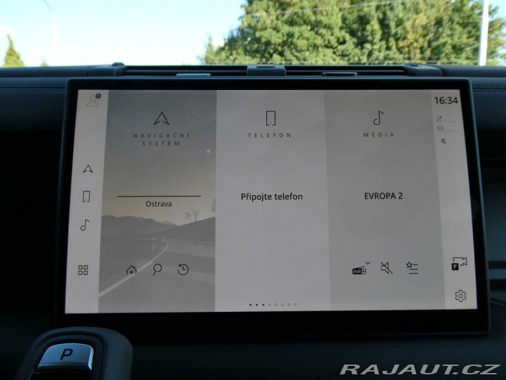 Land Rover Defender 110 3,0 X-Dynamic SE D250 2026