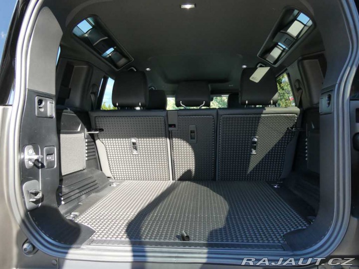 Land Rover Defender 110 3,0 X-Dynamic SE D250 2026