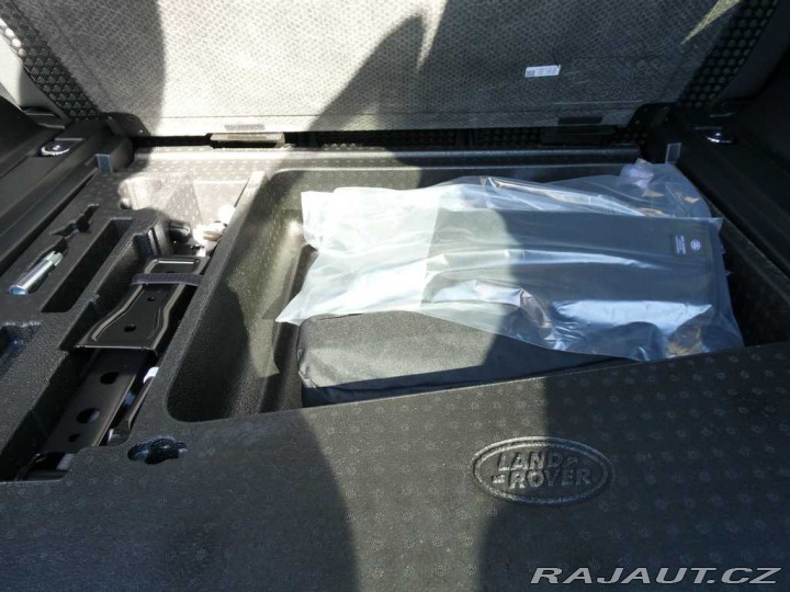 Land Rover Defender 110 3,0 X-Dynamic SE D250 2026