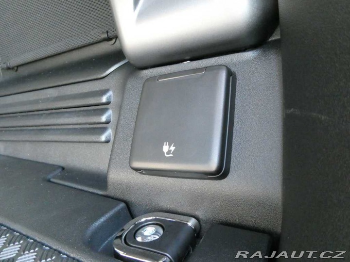 Land Rover Defender 110 3,0 X-Dynamic SE D250 2025