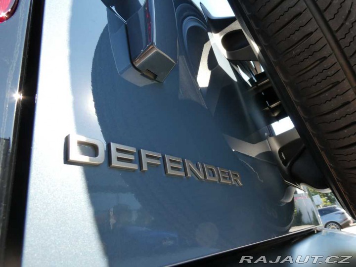 Land Rover Defender 110 3,0 X-Dynamic SE D250 2026