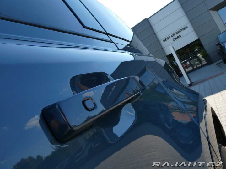 Land Rover Defender 110 3,0 X-Dynamic SE D250 2026