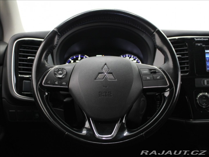 Mitsubishi Outlander 2,2 DI-D 132kW 4x4 7-míst 2016