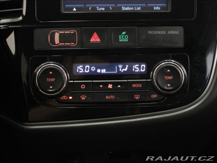 Mitsubishi Outlander 2,2 DI-D 132kW 4x4 7-míst 2016