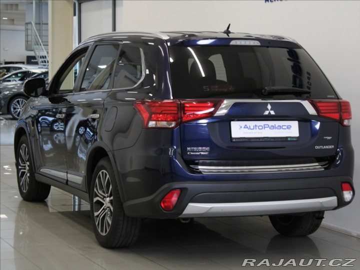 Mitsubishi Outlander 2,2 DI-D 132kW 4x4 7-míst 2016