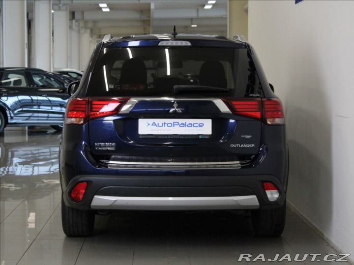 Mitsubishi Outlander 2,2 DI-D 132kW 4x4 7-míst 2016