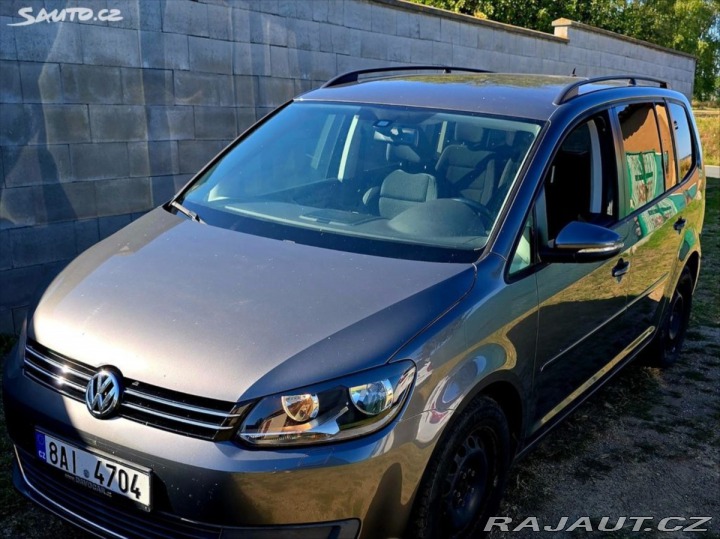 Volkswagen Touran 1,4   Dvě sady kol, tažné 2011