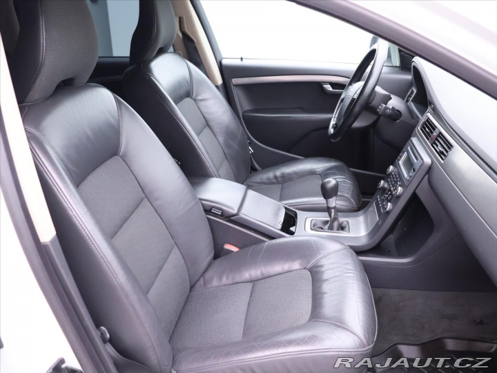 Volvo V70 2,4 D4 120kW Momentum Kůž 2008