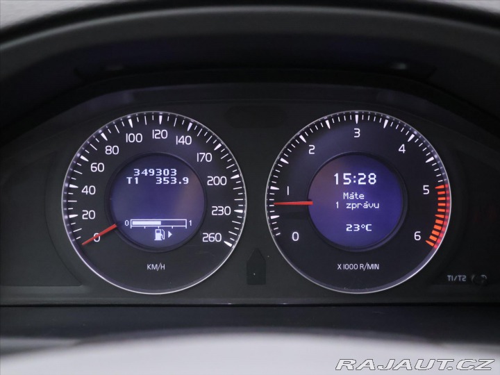 Volvo V70 2,4 D4 120kW Momentum Kůž 2008