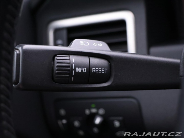 Volvo V70 2,4 D4 120kW Momentum Kůž 2008