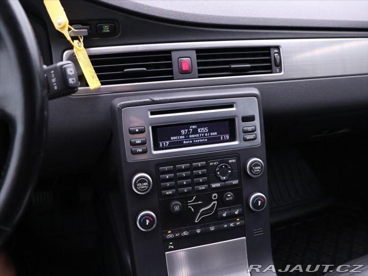 Volvo V70 2,4 D4 120kW Momentum Kůž 2008