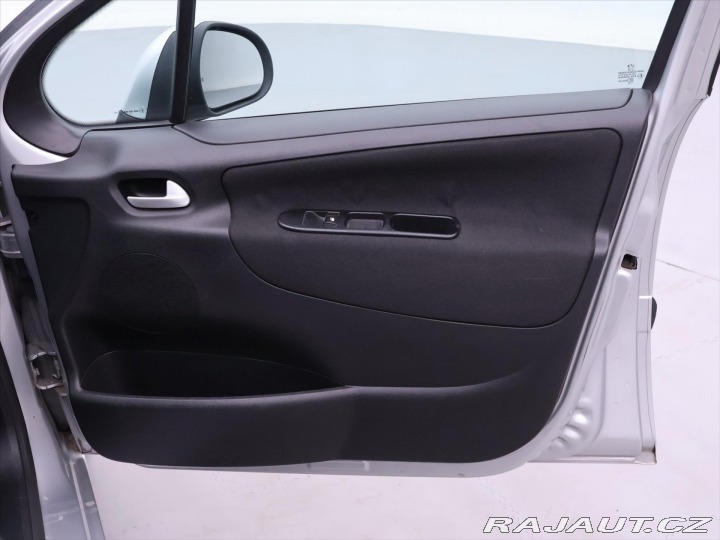 Peugeot 207 1,4 i 54kW Klimatizace 2011
