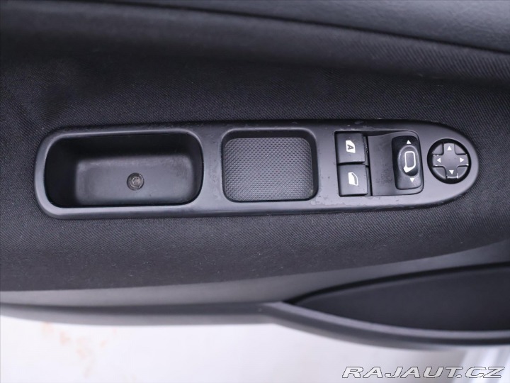 Peugeot 207 1,4 i 54kW Klimatizace 2011