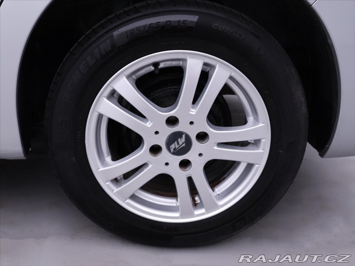 Peugeot 207 1,4 i 54kW Klimatizace 2011