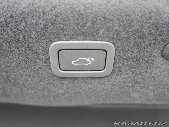 Jaguar XF 3,0 V6 AWD REZERVACE 2016