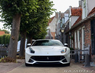 Ferrari Ostatní modely F12 berlinetta  6.3  | Tailor Made - 1. 2015