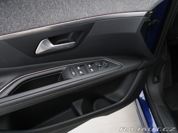 Peugeot 3008 1.2PureTech,96kW,ALLURE,M 1800