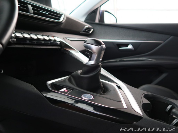 Peugeot 3008 1.2PureTech,96kW,ALLURE,M 1800