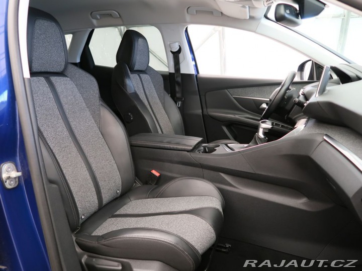 Peugeot 3008 1.2PureTech,96kW,ALLURE,M 1800