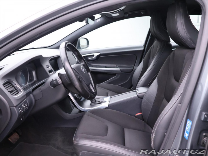 Volvo V60 2,0 D3 110kW Aut. Momentu 2015