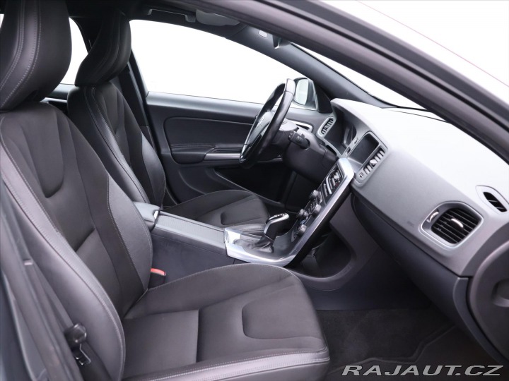 Volvo V60 2,0 D3 110kW Aut. Momentu 2015