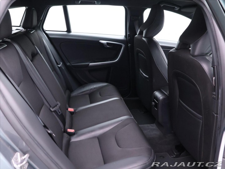 Volvo V60 2,0 D3 110kW Aut. Momentu 2015