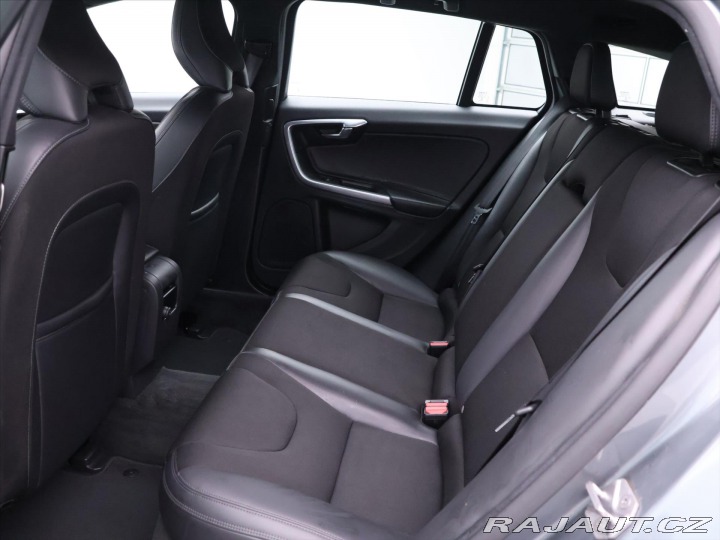 Volvo V60 2,0 D3 110kW Aut. Momentu 2015