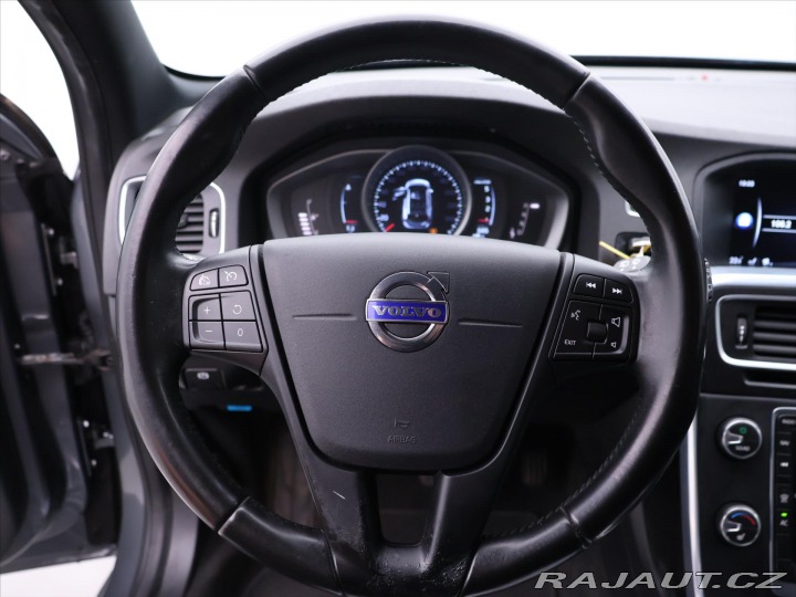 Volvo V60 2,0 D3 110kW Aut. Momentu 2015
