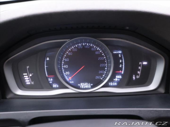 Volvo V60 2,0 D3 110kW Aut. Momentu 2015